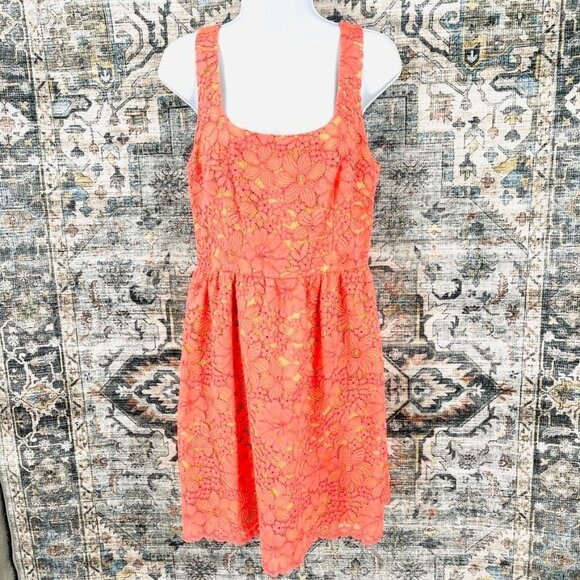 Trina Turk Gaviota Coral Lace Dress SIze 8 Scoop Neck Nude Lining Cotton Blend - Picture 1 of 10